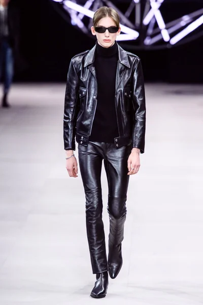 Look 18